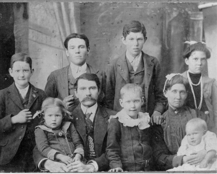 Augustus Barto O'Barr Family 1904